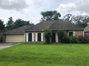 Building Photo - 303 Sara Dee Pkwy