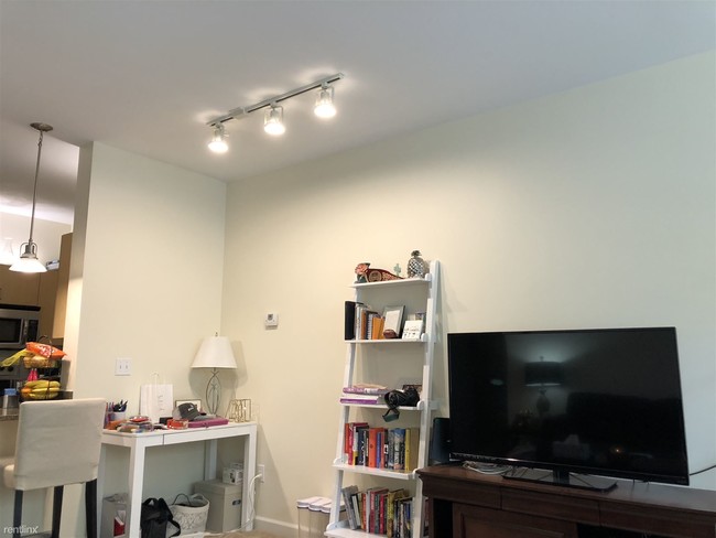 Building Photo - 1 br, 1 bath  - 2 Banks Pl # 2129