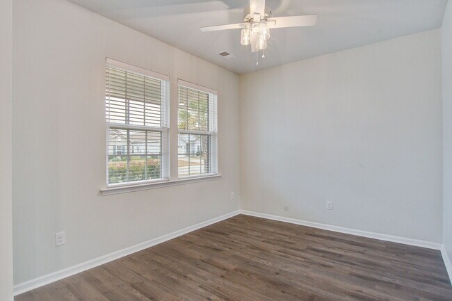 Foto del edificio - 602 Mountain Laurel Cir