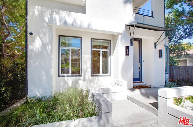Building Photo - 729 Nowita Pl