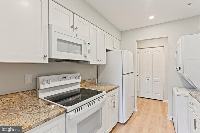Foto del edificio - 8607 Falls Run Rd