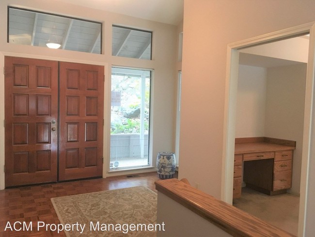 Building Photo - 13986 Lake Wildwood Dr