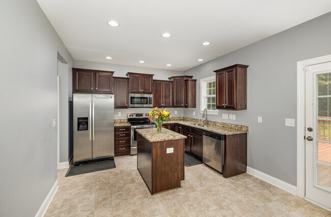 Building Photo - 201 Phillips Ridge Ln
