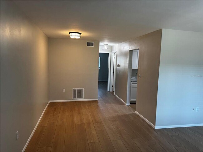 Foto del edificio - 350 79th Ave N