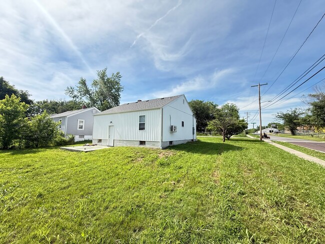 Building Photo - 2 Bed 1 Bath Springfield, MO