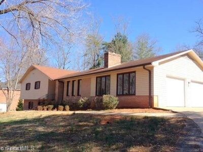 Building Photo - 111 Cherokee Dr
