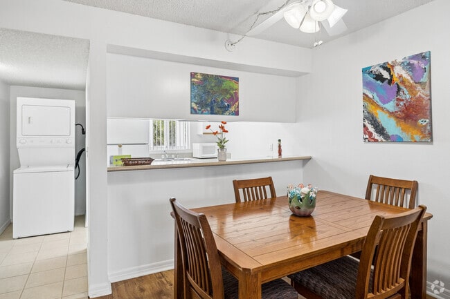 2BR, 2BA - 1,100SF - Dining - Revere Landings Apartment Homes