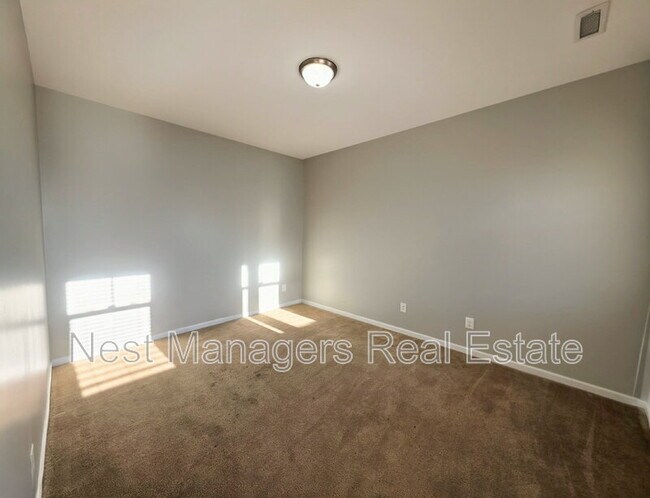 Building Photo - 825 Running Horse Ln