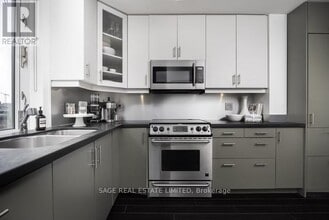 Building Photo - 388 Richmond St W