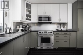 Building Photo - 388 Richmond St W