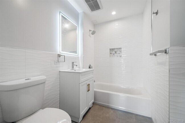 Foto del edificio - 43-34 53rd St