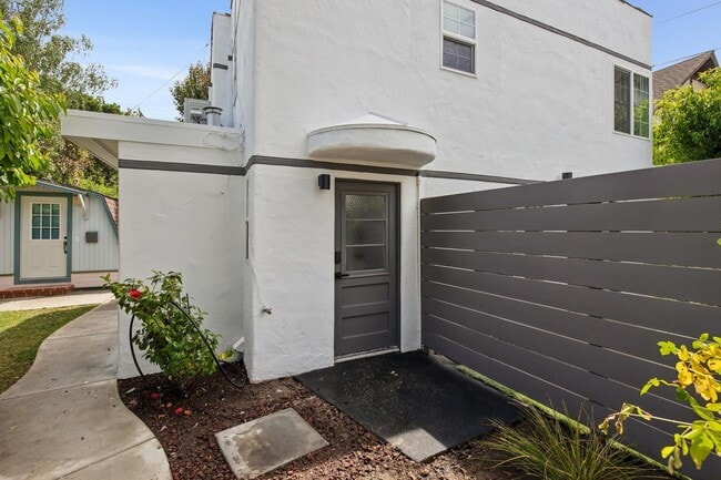 Building Photo - Newly Renovated Historic 1-Bedroom in Downtown North (Palo Alto)