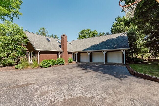 Foto del edificio - Large Executive Home in Carmel Schools