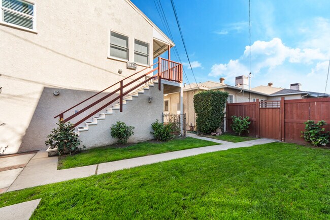 241 1/2 Unit & enclosed yard - 241 N Cordova St