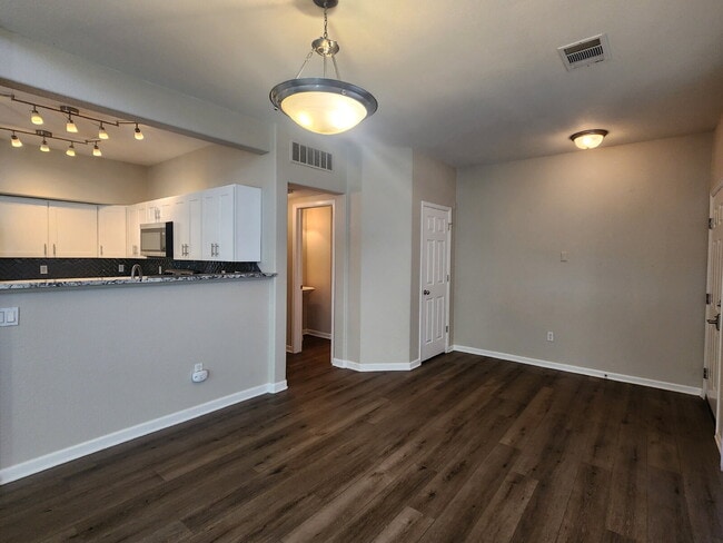 Building Photo - Spacious Two-Suite Townhome With Garage, Fireplace And Community Pool