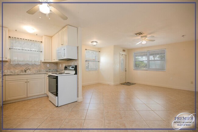 Building Photo - ***BIKE TO THE BEACH***NAPLES PARK**2BED/1BATH***NO HOA***PETS ALLOWED***