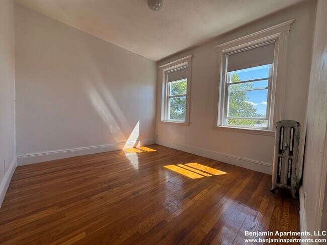 Building Photo - 3 Egremont Rd