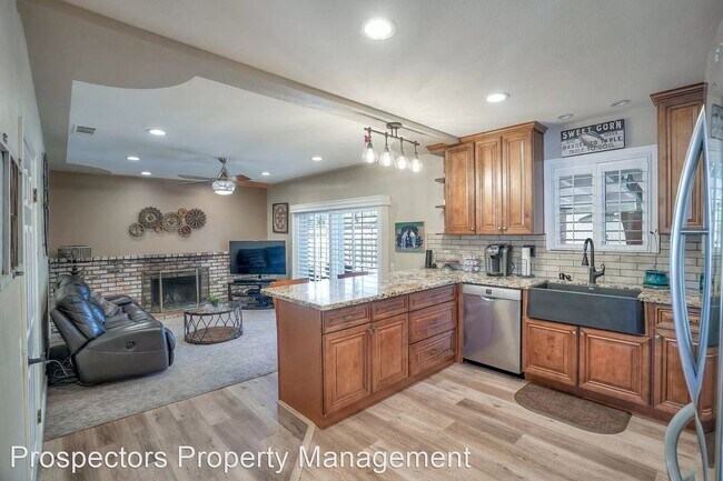 Foto del edificio - 3 br, 2 bath House - 1210 San Miguel St