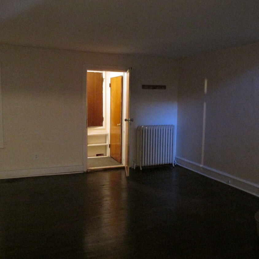 Primary Photo - 7003 Elmwood Ave