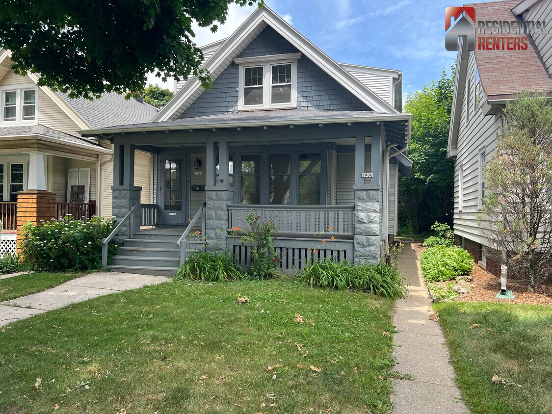 Primary Photo - 1904 E Kenmore Pl
