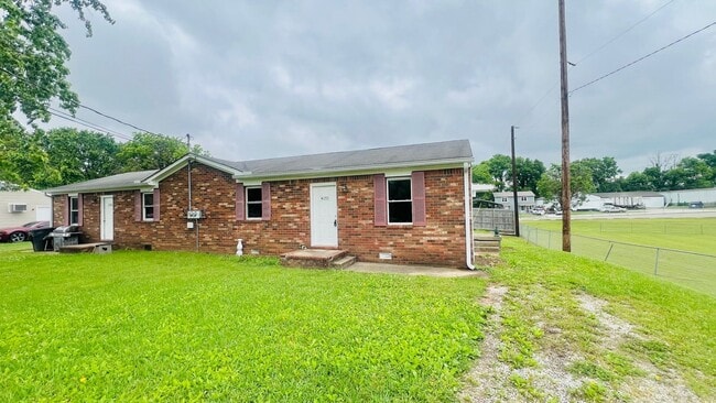 Building Photo - 111 Bandywood Ct