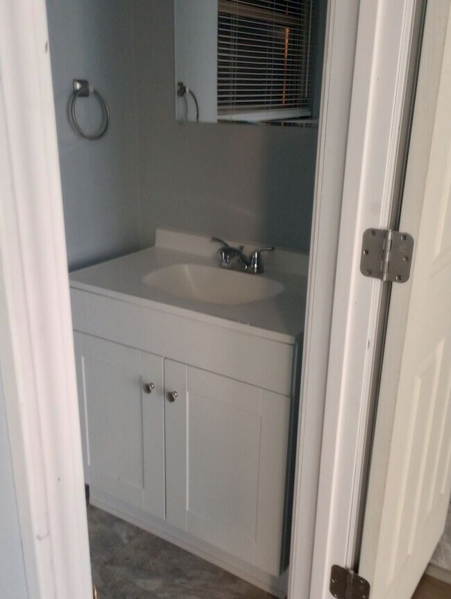Building Photo - Beautiful  Remodeled Spacious 3-Bedroom Ho...