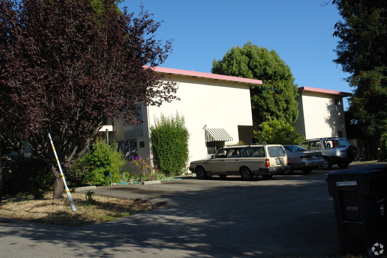 Building Photo - 5070 Wilder Dr