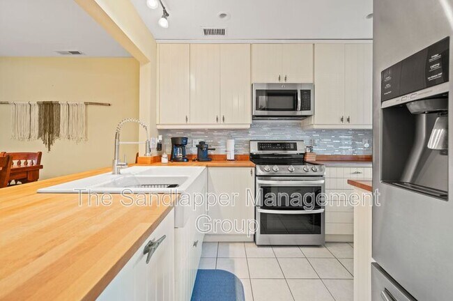 Foto del edificio - 246 Stefan Dr