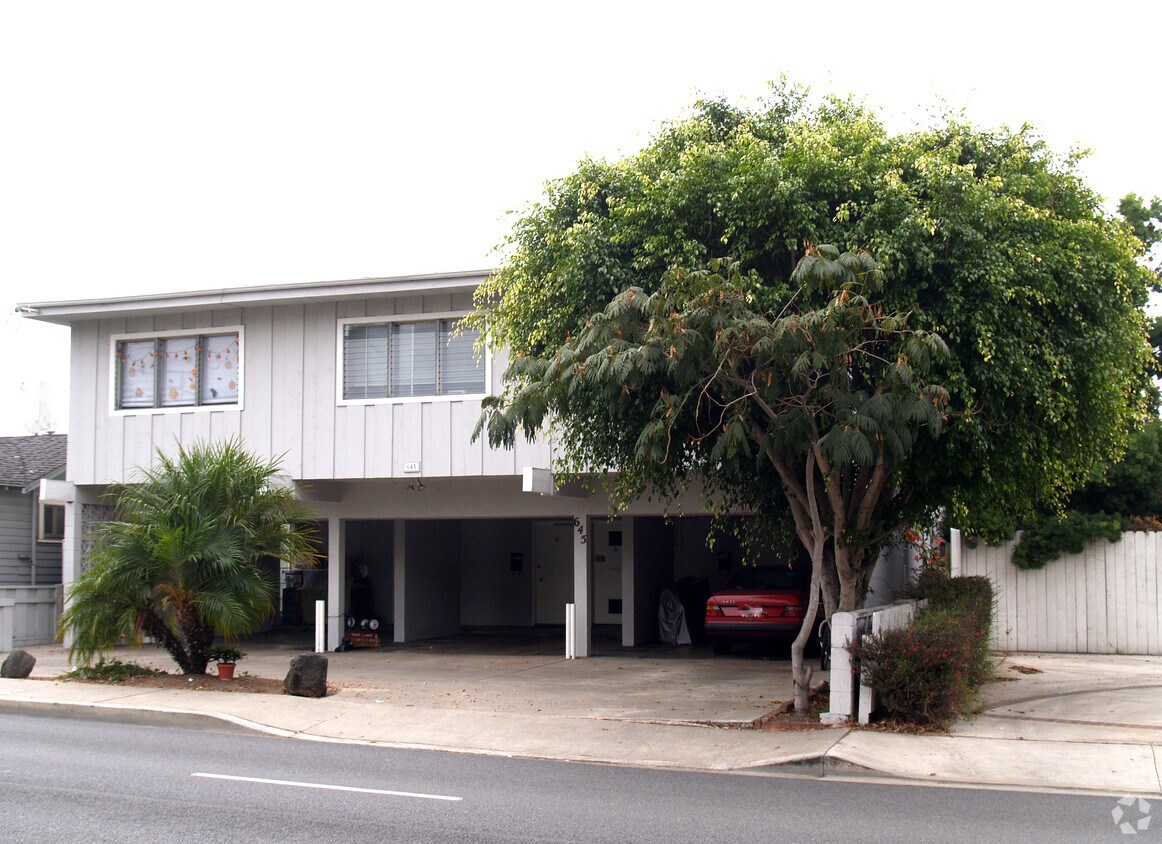 Primary Photo - 645 Glenneyre St