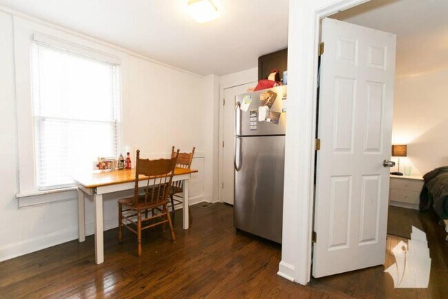 Building Photo - 3 bedroom in Chicago IL 60622