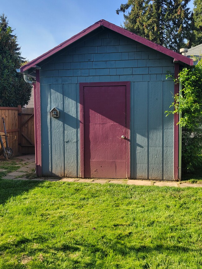 Building Photo - 13220 SW Hazel St