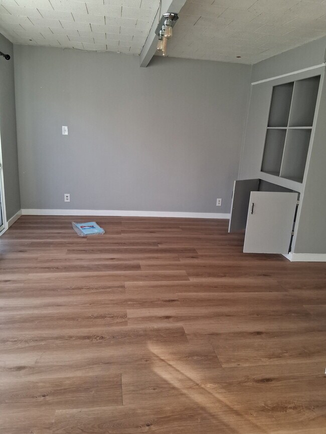 Foto del edificio - 1548 N Kingsley Dr