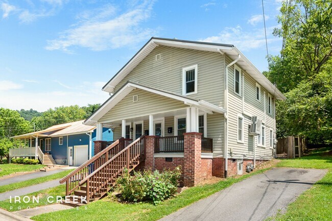 Building Photo - 10 Latta St