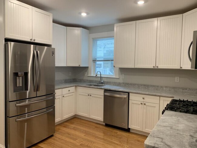 Foto del edificio - 4.0 bedroom in Somerville Massachusetts 02140