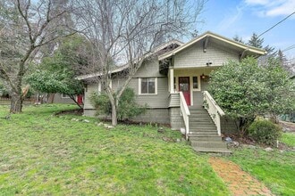 Building Photo - 735 Roca St
