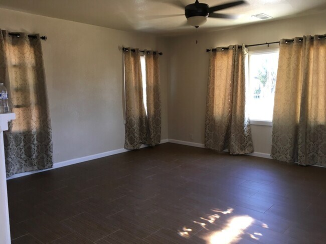 Foto del edificio - Beautifully 2Br, 2Ba Located near UOP