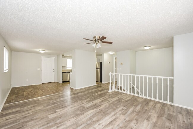 Building Photo - 110 Compass Ln
