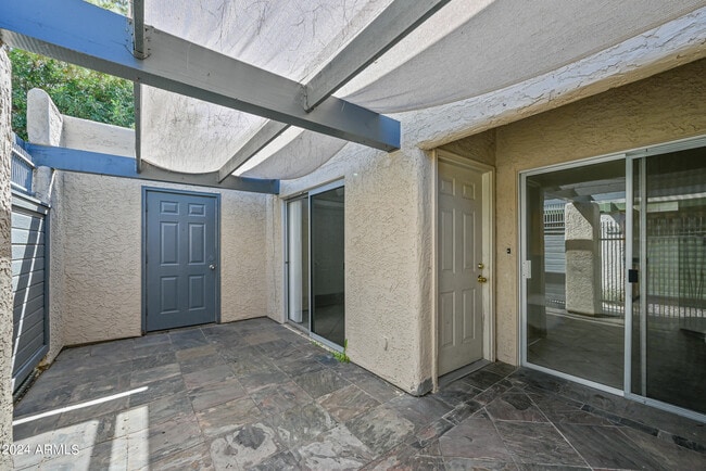 Building Photo - 612 S Allred Dr