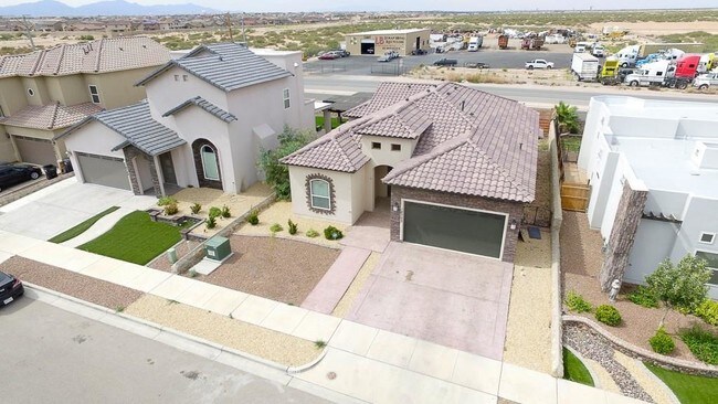 Building Photo - 12753 Valentine Ave