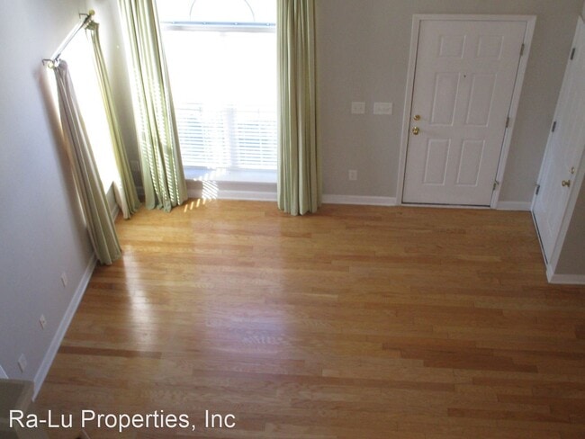 Building Photo - 3 br, 2.5 bath House - 3948 Fountain Villa...