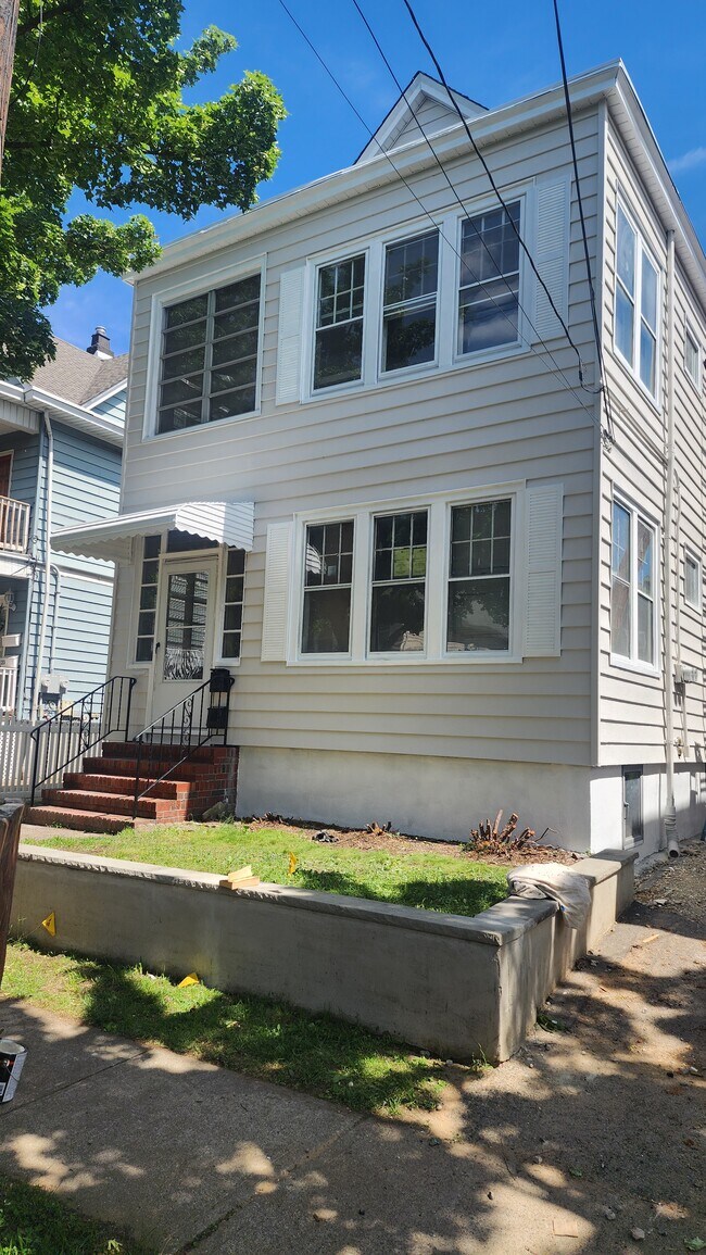 Building Photo - 27 Van Riper Ave