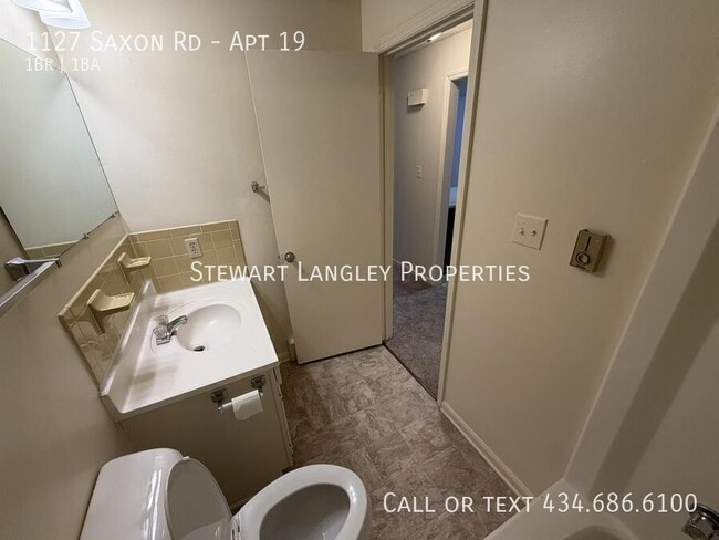 Building Photo - 1127 Saxon Rd