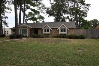 Building Photo - 1766 Maux Dr