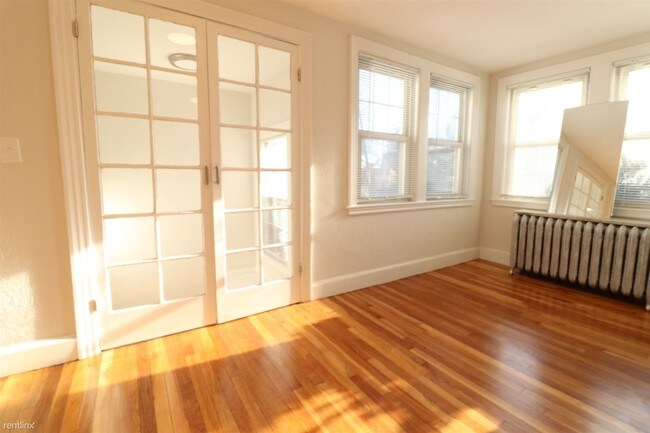 Building Photo - 2 br, 1 bath  - 12 Lowell St # 1A