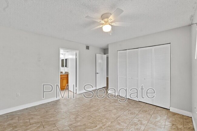 Foto del edificio - 1543 Lake Crystal Dr