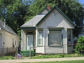 Building Photo - 517 Hayward St