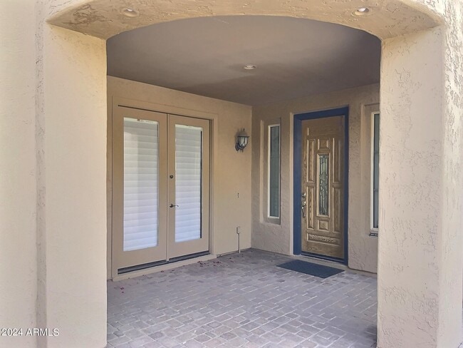 Building Photo - 2613 E Lantana Dr