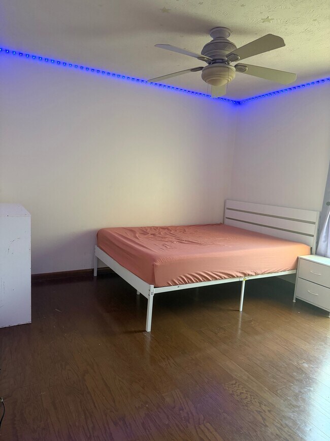 Foto del edificio - 6808 Sugarbin Ln