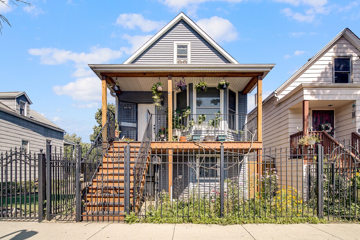 8531 S Escanaba Ave, Chicago, IL 60617 House Rental in Chicago, IL
