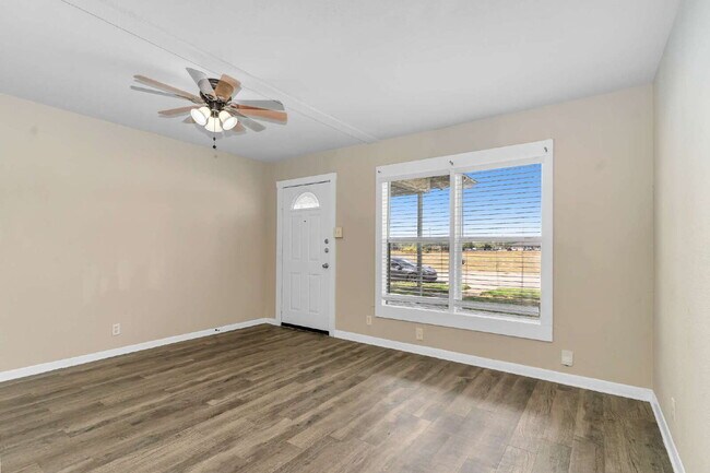 Foto del edificio - Cozy 2 Bedroom 1 Bath Duplex in Cleburne T...
